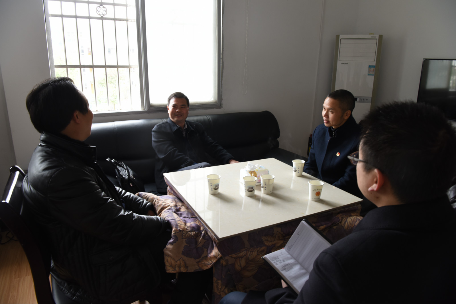 与李家河党委政府相关负责人座谈_meitu_5.jpg