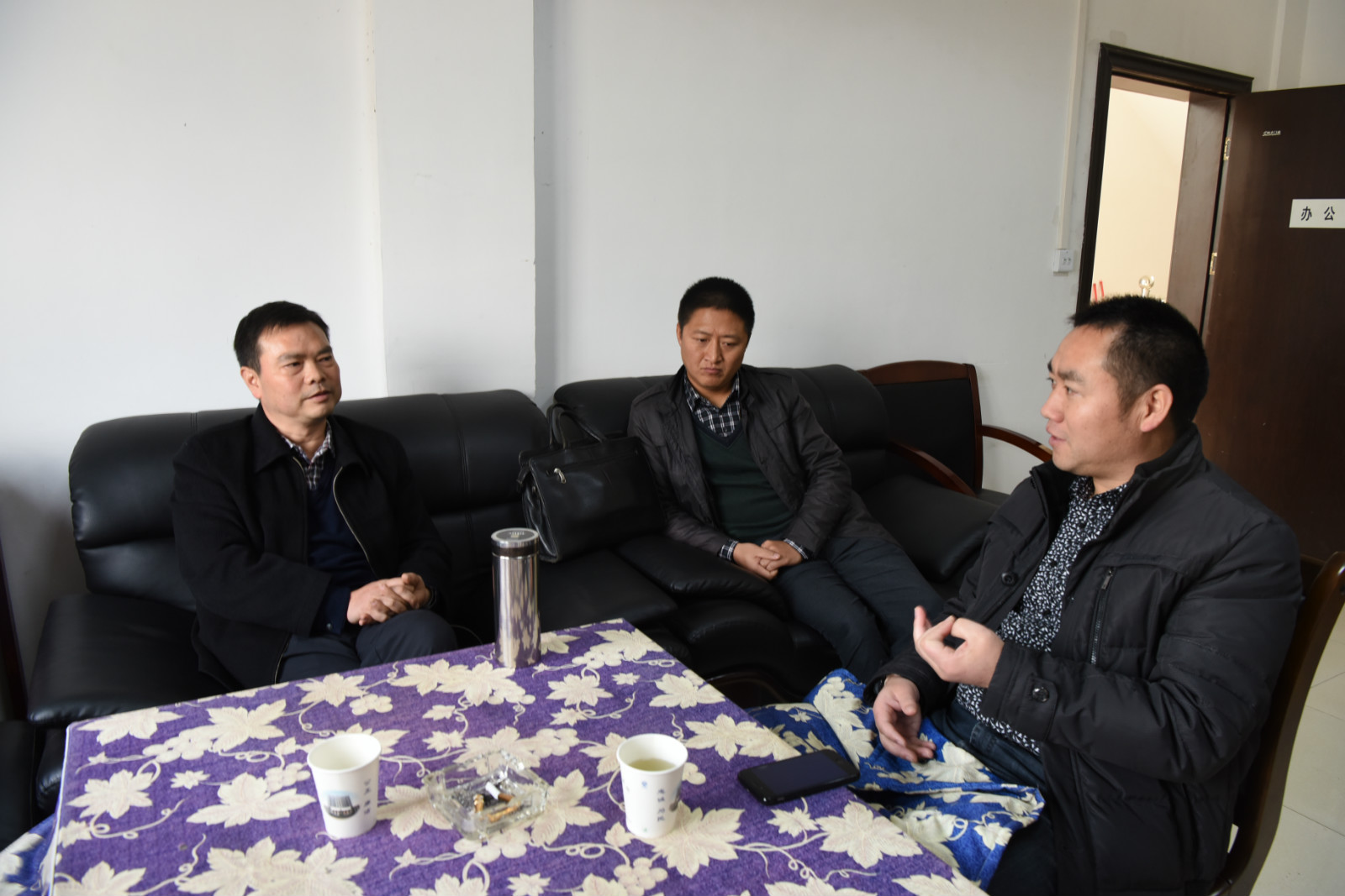 与沙道沟党委政府相关负责人座谈_meitu_2.jpg